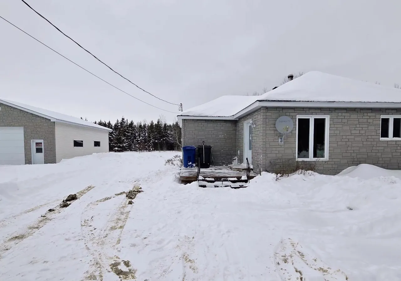 741 Ch. du Village — photo 2
