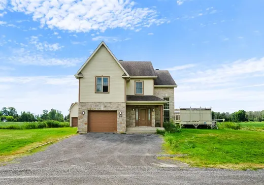 Two or more stories for sale - 17 Rue Poirier, Saint-Paul-de-L'Île-aux-Noix, J0J1G0