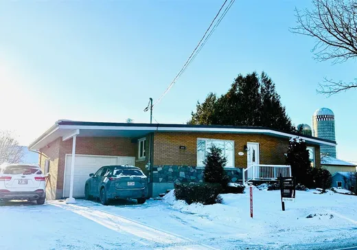 Bungalow à vendre - 1376 Rue Principale, St-Dominique, J0H1L0
