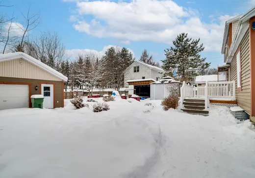 Maison à vendre - 699-699A Rue Commerciale N., Témiscouata-sur-le-Lac, G0L 1E0