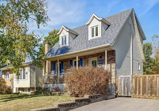Maison à étages à vendre - 374 Rue des Érables, Charlemagne, J5Z4A5