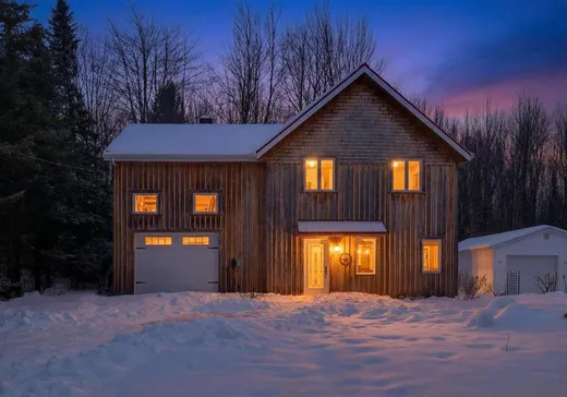 Two or more stories for sale - 844 Rue Perreault, Wickham, J0C1S0