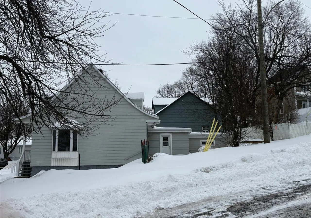 654 Rue St-Joseph — photo 3