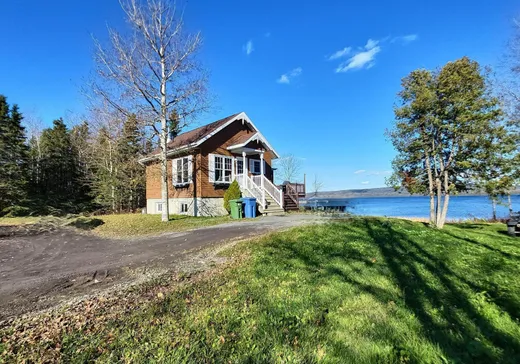 Maison à étages à vendre - 368 Route 132 O., Matane, G0J3L0