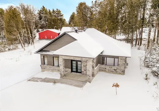Maison à vendre - 553 Av. des Érables, Coaticook, J1A 0C4