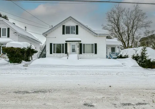 Un étage et demi à vendre - 66Z-68Z Rue St-Bruno, Sainte-Agathe-des-Monts, J8C2H8