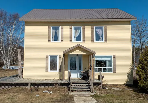 Two or more stories for sale - 415 Route 138, Les Escoumins, G0T1K0