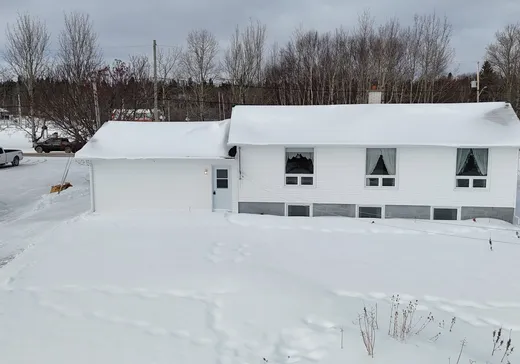 Maison à vendre - 4578 Rue des Pionniers, Port-Cartier, G0H 1R0