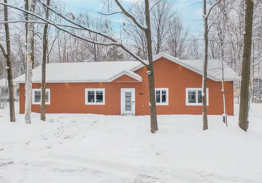 Bungalow for sale - 370 Rue du Bec-du-Canard, St-Nicephore, J2A3G1