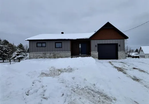 Bungalow for sale - 62 Rue Simoneau, Asbestos, J0A1L0