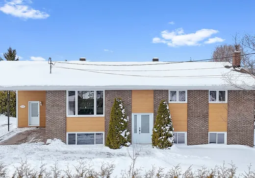 Two or more stories for sale - 598 Rue Principale O., Saint-Anaclet, G0K1H0