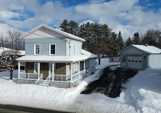 Maison à étages à vendre - 285 Rue Principale, St-Romain, G0Y1L0