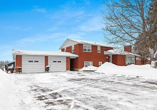 Paliers multiples à vendre - 350 Rue Clarendon, Shawville, J0X2Y0