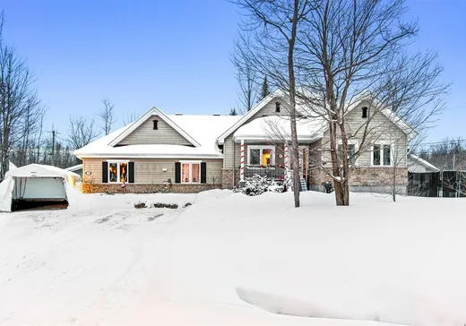 Bungalow à vendre - 17-17A Place du Clos, Lachute, J8H0J3