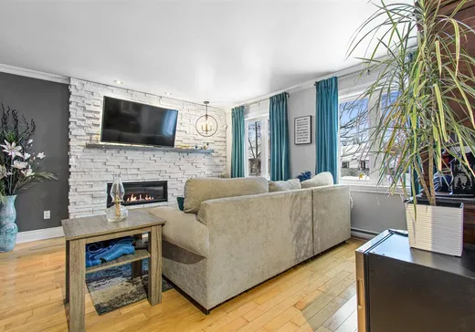 Maison à vendre - 17-17A Place du Clos, Lachute, J8H 0J3