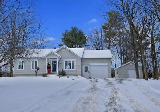 Bungalow for sale - 1 Av. du Centre, Saint-Christophe-D'Arthabaska, G6R0C2