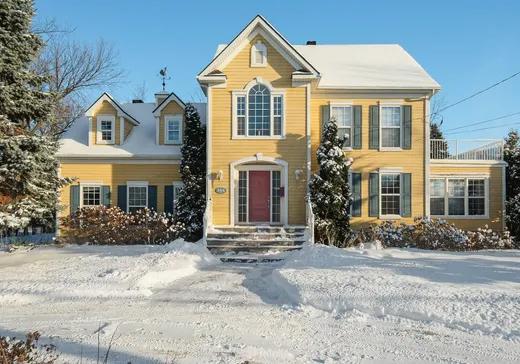 Two or more stories for sale - 558 Ch. des Patriotes N., Mont-Saint-Hilaire, J3H3J1