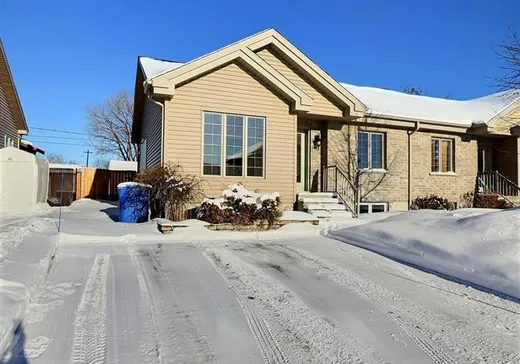Bungalow for sale - 140 Rue Dion, Pointe-Du-Lac, G9B0C3