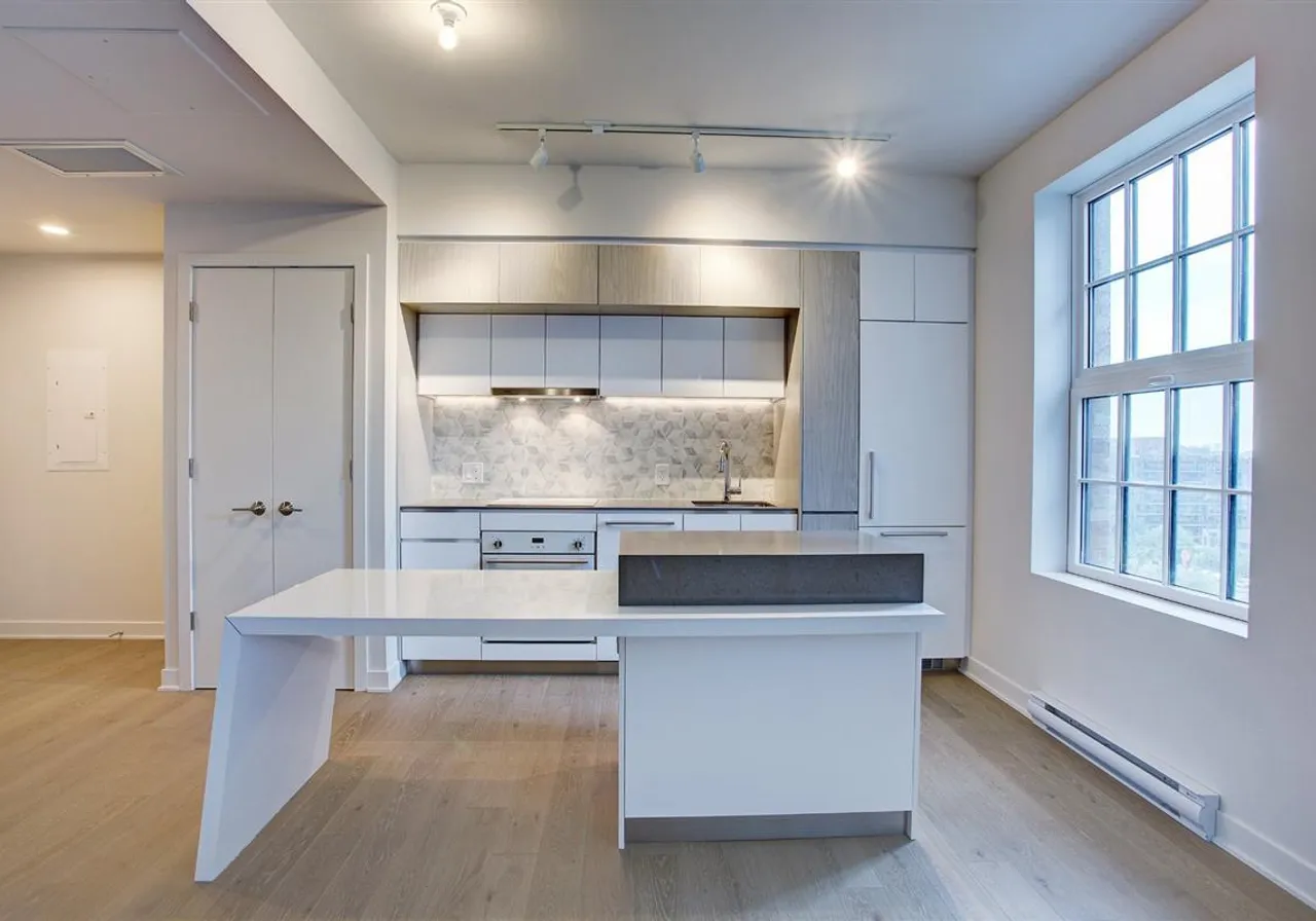1188 Rue St-Antoine O., App. 611 — photo 1