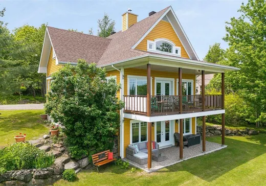 Two or more stories for sale - 12 Rue de l'Intimité, Eastman, J0E1P0