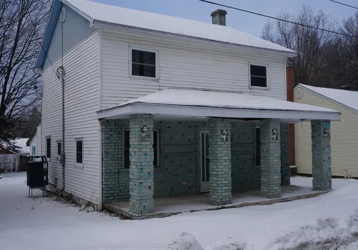 Maison à étages à vendre - 18 Rue Holland, Stanstead, J0B3E2