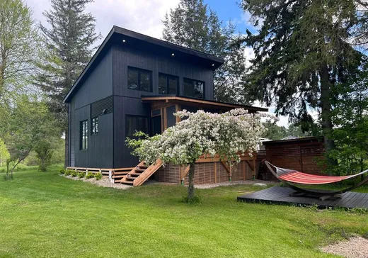 Two or more stories for sale - 531 Ch. de la Presqu'île, Saint-André-Avellin, J0V1W0