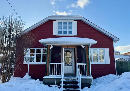 Un étage et demi à vendre - 4 Rue Bergeron, Salaberry-de-Valleyfield, J6S3G1