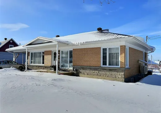House for sale - 2115 Rue St-Calixte, Plessisville, G6L 1S2