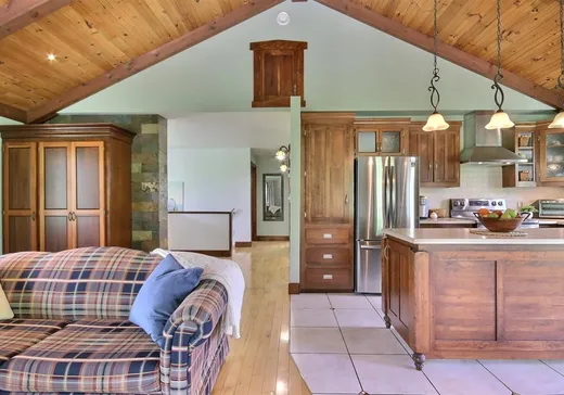 Maison à vendre - 5 Ch. du Roy, St-Etienne-De-Bolton, J0E 2E0