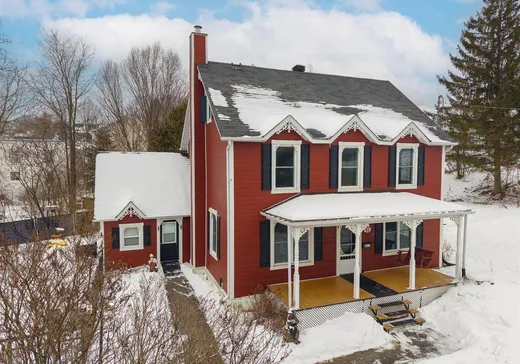 Maison à étages à vendre - 42 1re Avenue, Windsor, J1S2A3