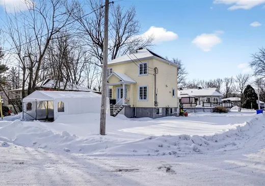 Maison à vendre - 229-229A Av. Desjardins, Pointe-Calumet, J0N 1G0