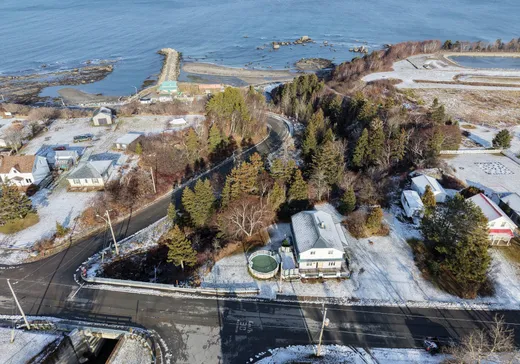 Maison à étages à vendre - 179 Rue Monseigneur-Ross, Grosses-Roches, G0J1K0