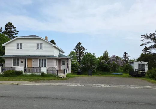 Maison à vendre - 179 Rue Monseigneur-Ross, Grosses-Roches, G0J 1K0