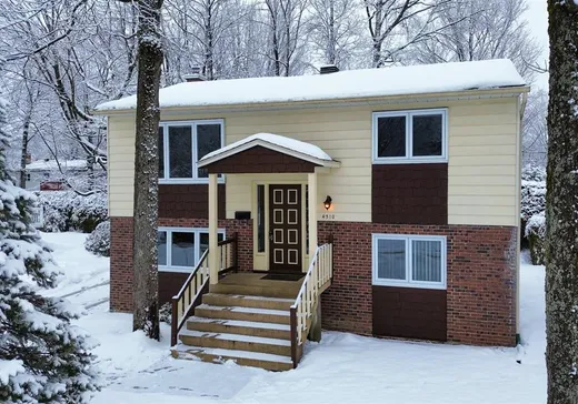 Bungalow à vendre - 4310 Rue Brunault, Les Nations, J1L1S8
