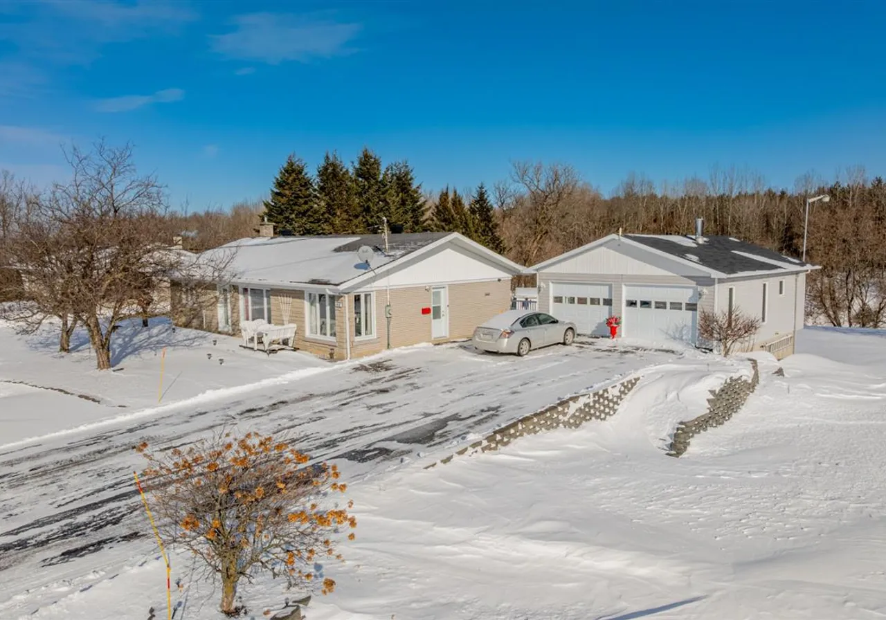 910 Rue Tessier E. — photo 3