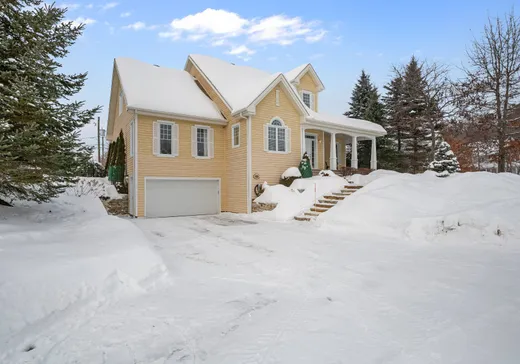 Maison à vendre - 100 Rue St-Pierre E., Saint-Sauveur, J0R 1R4