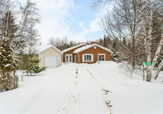 Bungalow à vendre - 2 Rue Jocelyne, St-Etienne-De-Bolton, J0E2E0