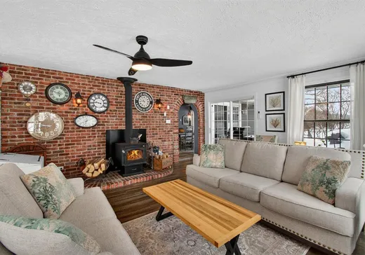 Maison à vendre - 2319 Ch. du Lac-Cameron, Val Morin, J0T 2T0