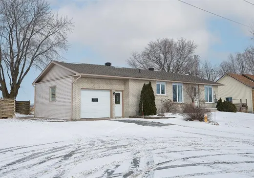 Bungalow à vendre - 241-B Route 112, Saint-Césaire, J0L1T0