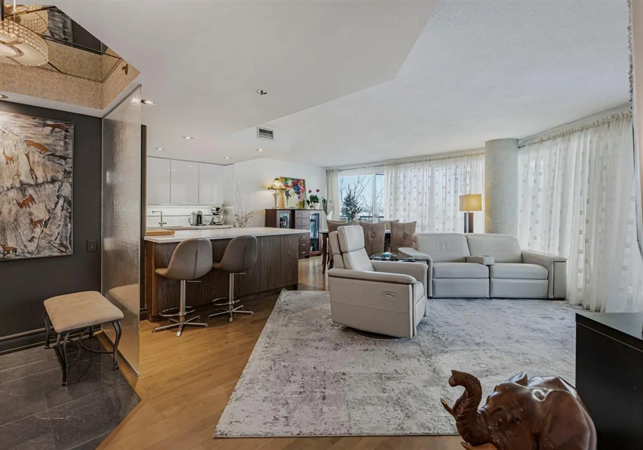 8120 Boul. St-Laurent, App. 102 — photo 2