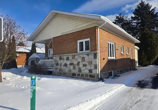 Maison à vendre - 2055 Rue St-Laurent, Drummondville, J2B 7A9