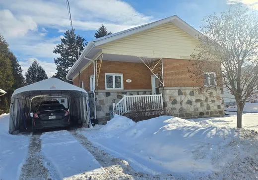Maison à vendre - 2055 Rue St-Laurent, Drummondville, J2B 7A9