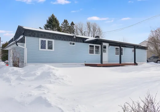 Two or more stories for sale - 870 Rue Cartier, Valcourt, J0E2L0