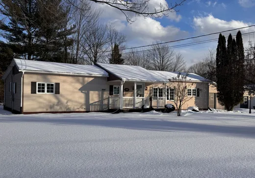 Maison à vendre - 103 Rue Johnson, Granby, J0E 2A0