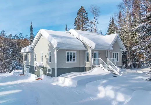 Bungalow à vendre - 79 Ch. de la Baie, Mont-Blanc, J0T2G0