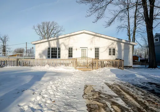Bungalow for sale - 13 Rue Boucher, Saint-Stanislas-de-Kostka, J0S1W0
