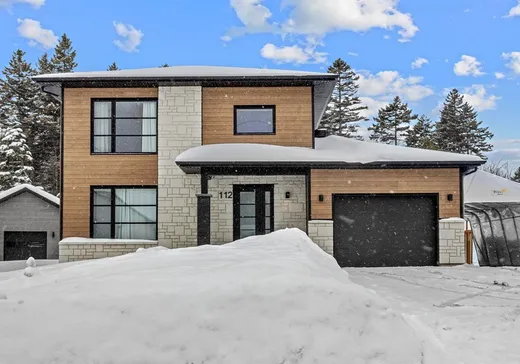 Two or more stories for sale - 112 Rue du Geai-Bleu, St-Apollinaire, G0S2E0