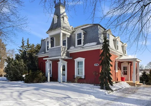 Two or more stories for sale - 574 Ch. de St-Dominique, Saint-Valérien-de-Milton, J0H2B0