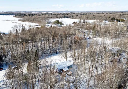 Maison à vendre - 212 Rue des Cerfs, Farnham, J2N 3C6