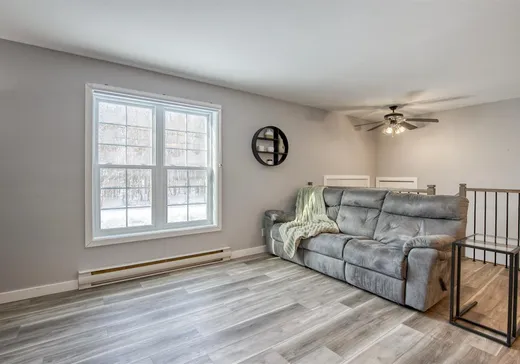 Maison à vendre - 212 Rue des Cerfs, Farnham, J2N 3C6